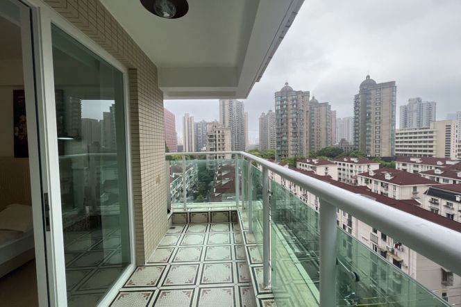 25k Spacious 3Br 2Bathr with open balcony Nr Xujiahui line 1/9/11