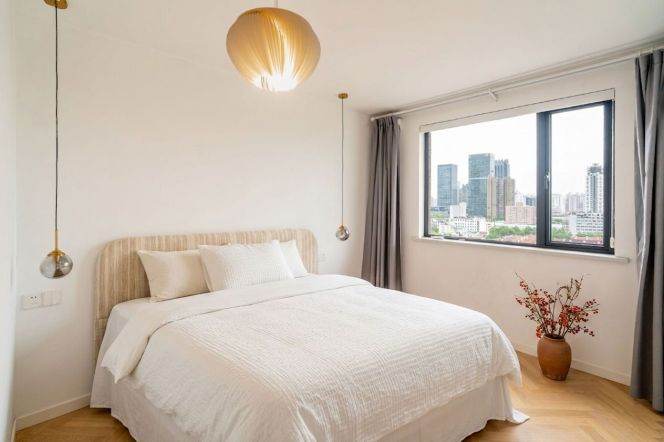 Jing'an temple floor heating 2+1brs apt with balcony; L2/7