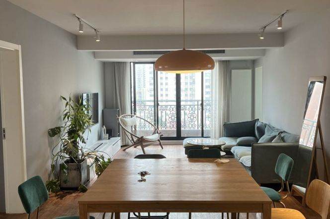 3 Brs, 2 Baths with Open Balcony/Wall heating/Oven, 160 sqm @ Laoximen station L8&10