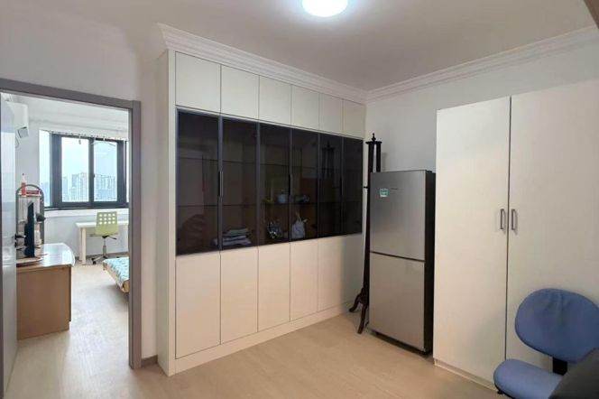 Jiangsu rd/elevator 2BR 2LR/high floor/112 sqm/Brand new,@L11/13/2