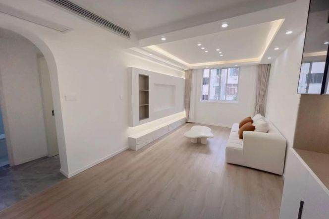 jiangning rd station one bedroom