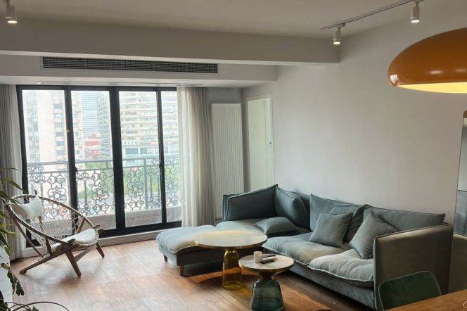 3 Brs, 2 Baths with Open Balcony/Wall heating/Oven, 160 sqm @ Laoximen station L8&10