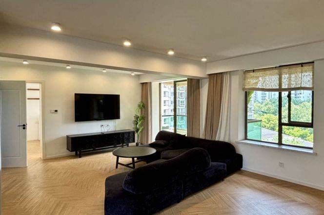 2Bdrs 2Baths/L9/12 Jia Shan Rd/Spacious&Modern&Bright /Open Balcony/elevator/Iapm