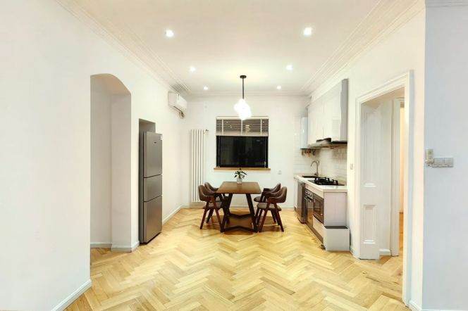 3 Brs, 2 Baths with Wall heating/Oven/Dryer, 150 sqm @ South Shaaxi metro L1,12&10