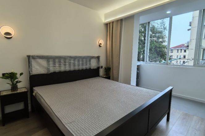 Bright 1Br Furnished Yueyang Rd L1/10