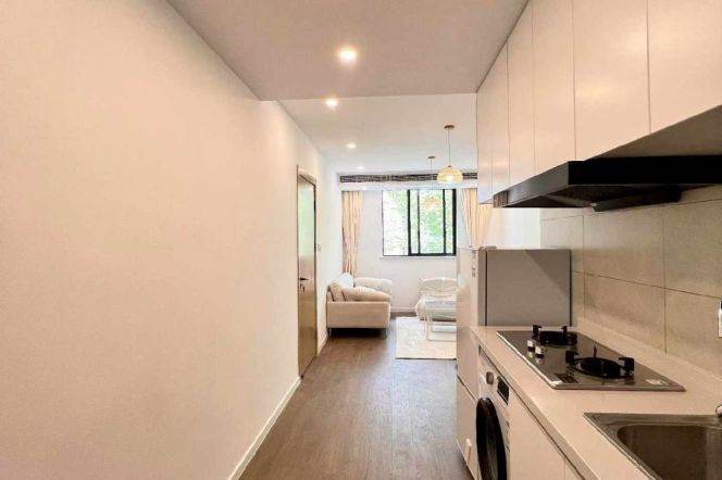 Dong'an rd/spacious 1br 2lr/central AC/oven/bright room/nice location@L4/7