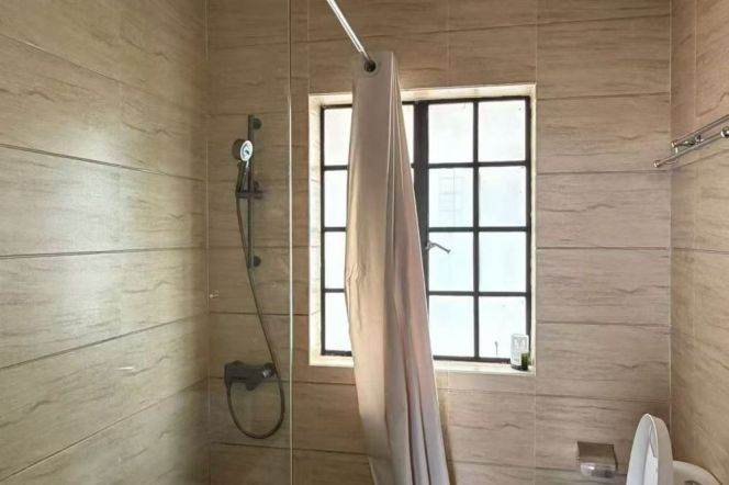 West Nanjing rd 1BR with balcony