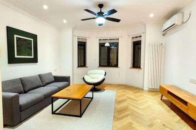 3 Brs, 2 Baths with Wall heating/Oven/Dryer, 150 sqm @ South Shaaxi metro L1,12&10