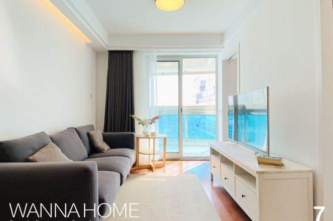 Good Quality Compound/Xujiahui CBD/Stadium/Balcony/Large Storages/Cozy1br