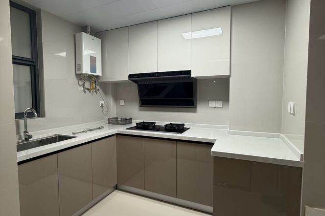 Jiangsu rd/elevator 2BR 2LR/high floor/112 sqm/Brand new,@L11/13/2