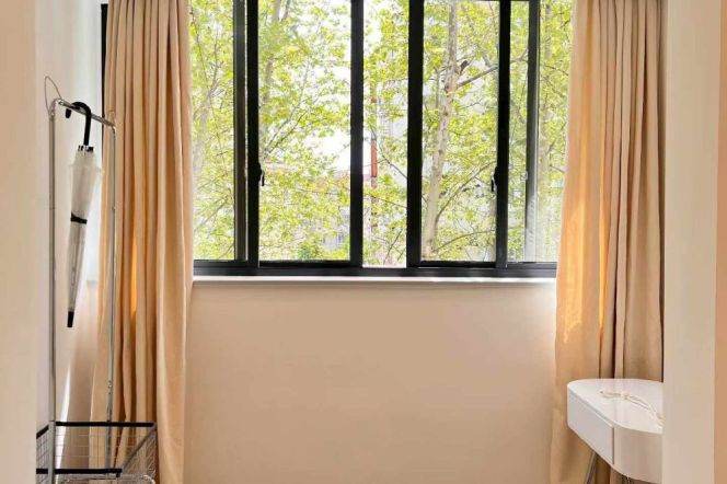 Dong'an rd/spacious 1br 2lr/central AC/oven/bright room/nice location@L4/7