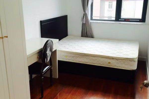 Cozy room Jiaotong university /hong qiao Lu DHU