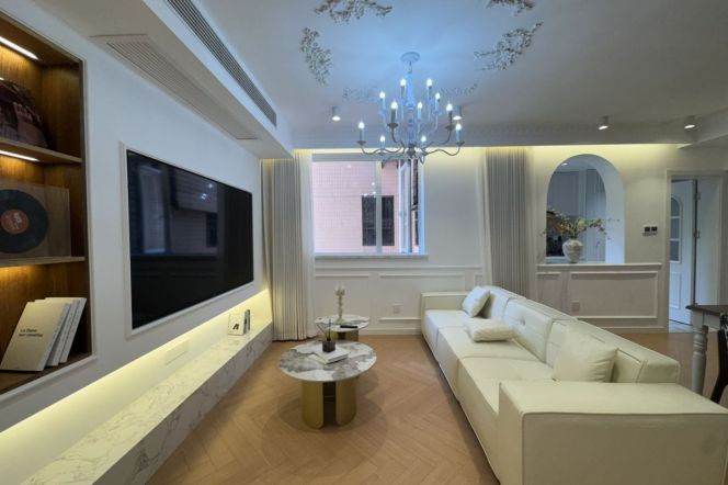 West Nanjing rd big open balcony  / 125sqm / Bright 