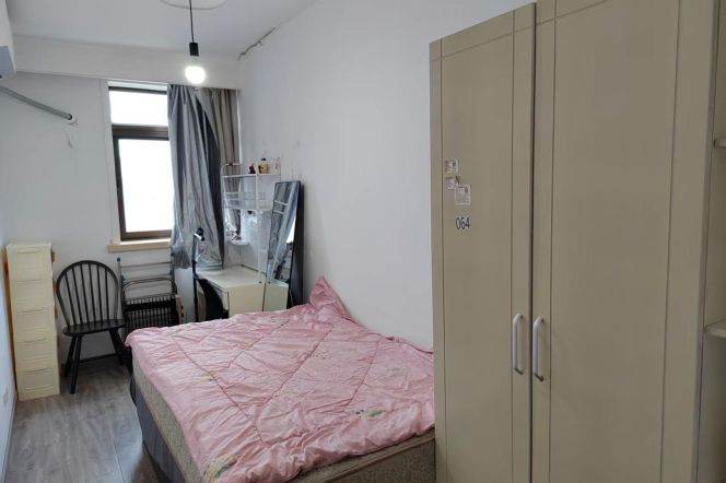 Cozy room 1 stop to Jiaotong university / Zhongshan park /jiangsu Lu 