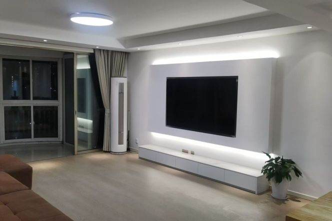 3 Brs, 2 Baths with Balcony/Floor heating/Oven/Dish washer, 150 sqm @ Xinzha metro L1