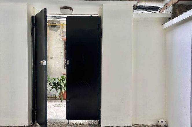 Independent Apt 4 Brs, 3 Baths with Terrace, 200 sqm, Floor heating @ Middle Huaihai metro L13