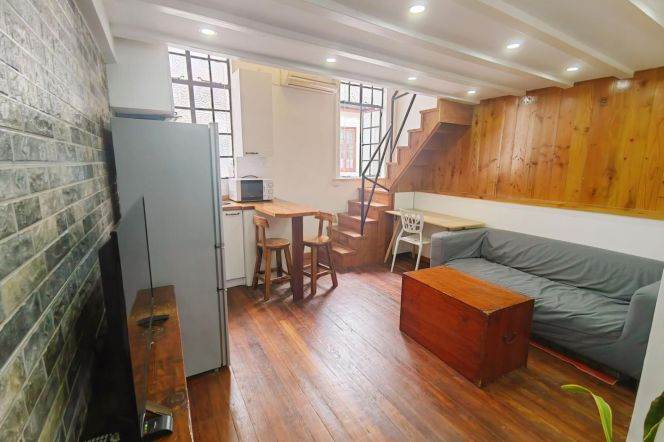 Cozy  loft 1 br in Jing'an ,easy to L2/12/13 West NanJing Rd st