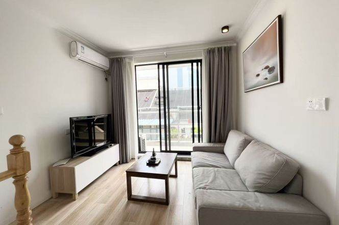 Changping rd 2BR 2BATH with balcony