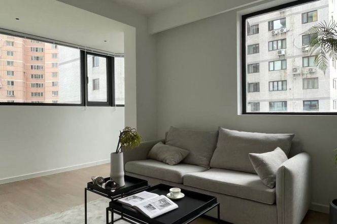 Spacious&Modern 2Bdrs 1Bath Apt+Top Compound+Wu Kang Rd+Large Balcony/Closets