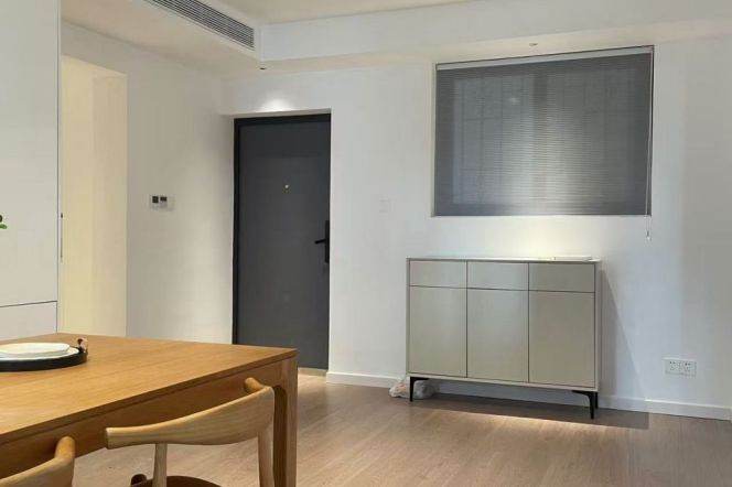 Spacious&Modern 2Bdrs 1Bath Apt+Top Compound+Wu Kang Rd+Large Balcony/Closets