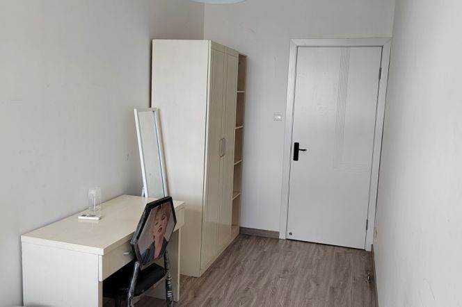 Cozy room 1 stop to Jiaotong university / Zhongshan park /jiangsu Lu 