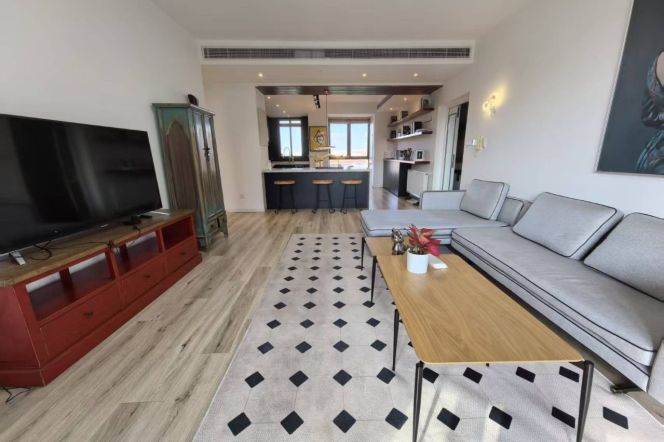 4 Brs, 2 Baths, Open Balcony/Wall heating/Oven, 160 sqm @ Lantian metro L9&14