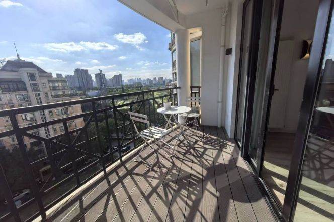 4 Brs, 2 Baths, Open Balcony/Wall heating/Oven, 160 sqm @ Lantian metro L9&14