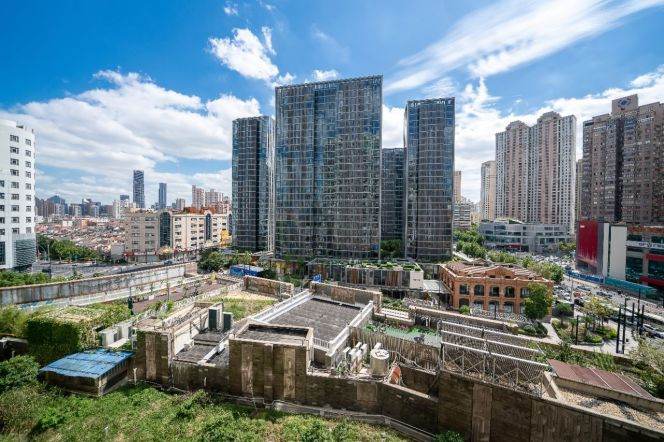 Zhongxin City — Grand 3BR Luxury in the Heart of Huangpu — 24,700 RMB