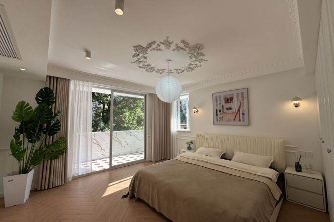 West Nanjing rd big open balcony  / 125sqm / Bright 