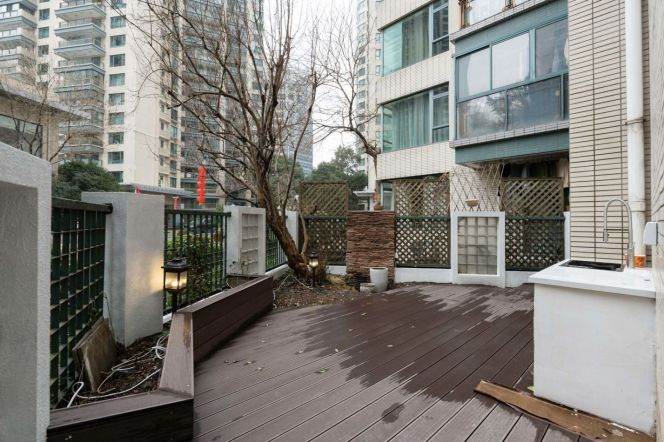  Large Garden Cozy 2BR in Central Xujiahui Floor-to-Ceiling Windows, Central AC & Floor Heating