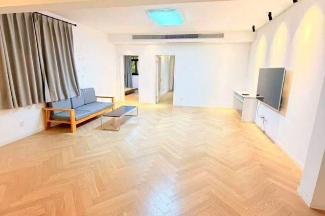 Elegant 3br/2bt Flat with open Balcony in Yongjia Road