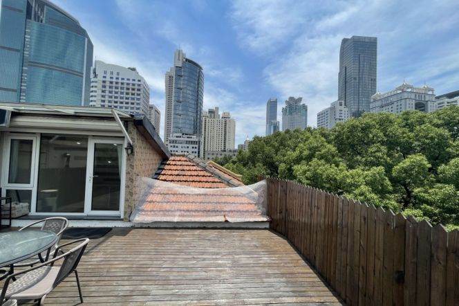 3 Brs, 2 Baths with Big Terrace/Wall heating/Oven, 150 sqm @ Jingan temple L2&7