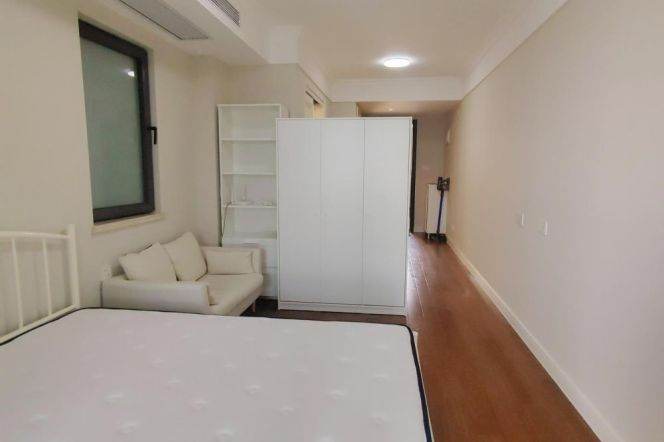 High Quality compound 1 br in PuDong with River view. easy to L6/13 DongMing Rd st.