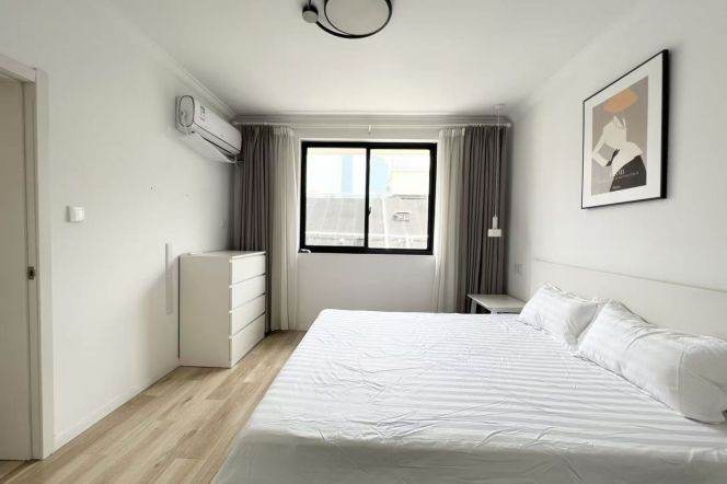 Changping rd 2BR 2BATH with balcony