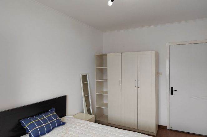 Cozy room Zhongshan park / Jiangsu Lu ECNU 