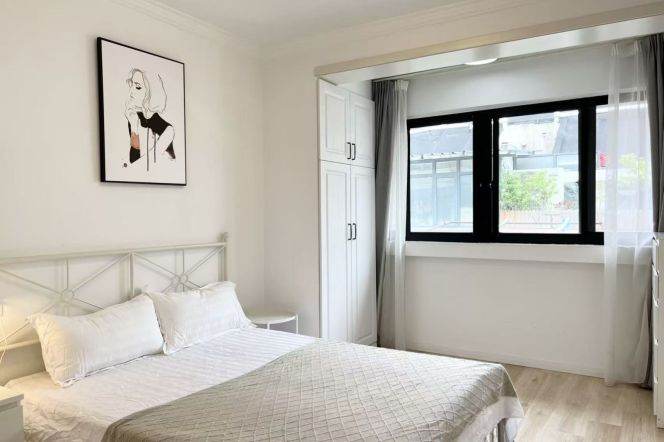 Changping rd 2BR 2BATH with balcony