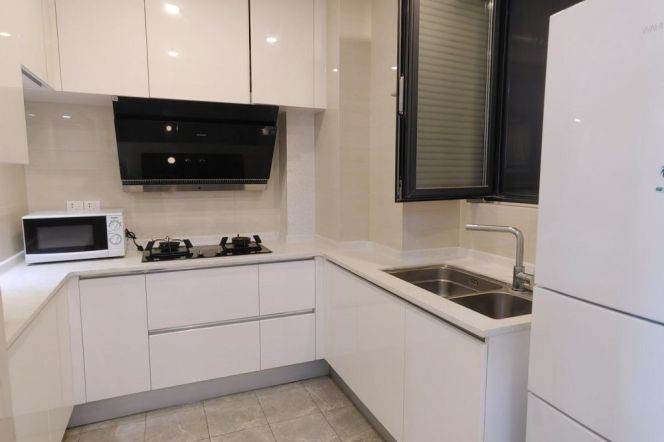 Good size 1 br next NYU shanghai. L 6/8/11 Oriental sports center st.