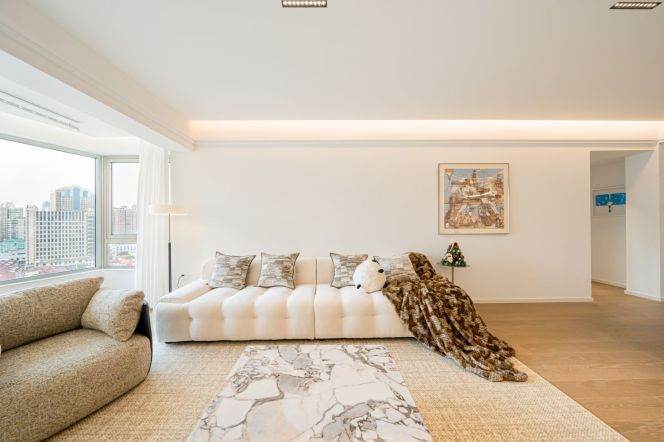   Luxury 3BR Apartment in Jing’an  High Floor Full Facilities, Clubhouse & Minutes Walk to Metro