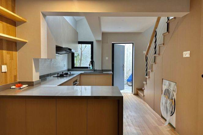 Independent Apt 4 Brs, 3 Baths with Terrace, 200 sqm, Floor heating @ Middle Huaihai metro L13