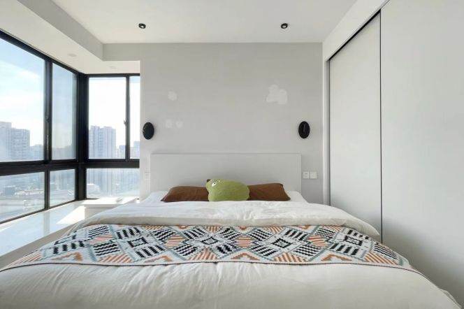 2 Brs, 2 Baths with Open Balcony/Floor heating/Oven, 110 sqm @ Changping metro L7