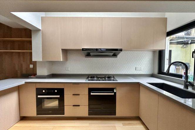Independent Apt 4 Brs, 3 Baths with Terrace, 200 sqm, Floor heating @ Middle Huaihai metro L13