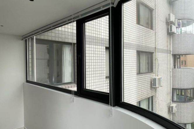 Spacious&Modern 2Bdrs 1Bath Apt+Top Compound+Wu Kang Rd+Large Balcony/Closets