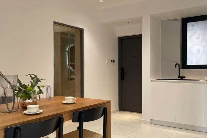 Bright&Spacious&Modern 1+1Bdrs 1Bath Apt/Nice Compound+Hua Shan Rd+Huge Balcony