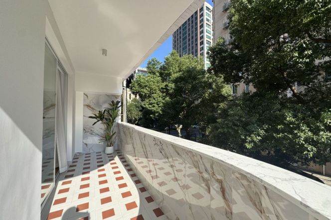 West Nanjing rd big open balcony  / 125sqm / Bright 