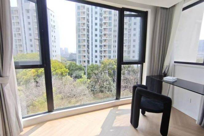 Spacious Elevator Large 3Brs L10/15