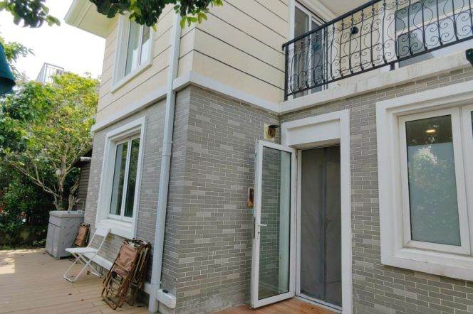Villa House in PuDong near line 11, 4 br with Garden+ 4 balcony. 10 mins drive to QianTan