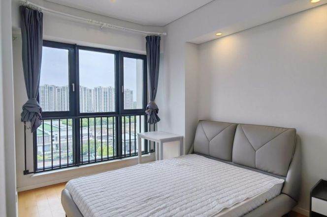 Good size 1 br next NYU shanghai. L 6/8/11 Oriental sports center st.