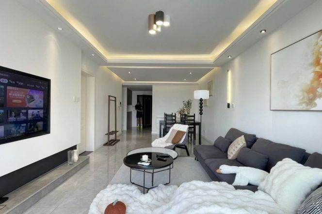 2 Brs, 2 Baths with Open Balcony/Floor heating/Oven, 110 sqm @ Changping metro L7