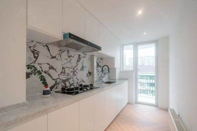 High-floor 3BR  Changning, Floor Heating & Full Facilities, Mins Walk to Metro