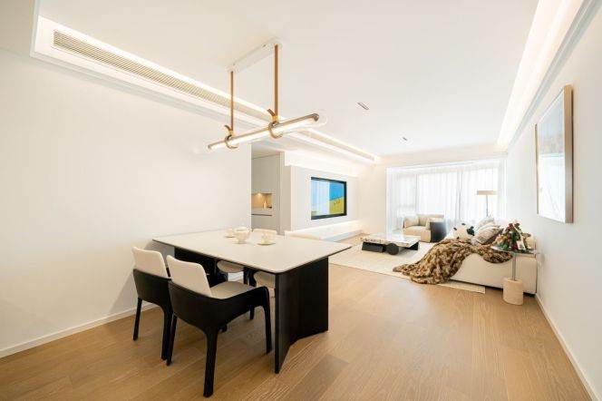   Luxury 3BR Apartment in Jing’an  High Floor Full Facilities, Clubhouse & Minutes Walk to Metro